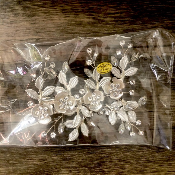 Brand New Rhinestone Hair Piece! - Picture 2 of 3